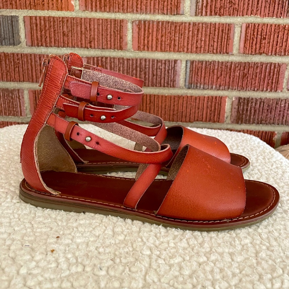 AMERICAN EAGLE GLADIATOR SANDALS SIZE 9